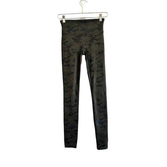 Spanx Faux Leather Women's‎ S Matte Green Camo Power Waistband - Picture 1 of 10